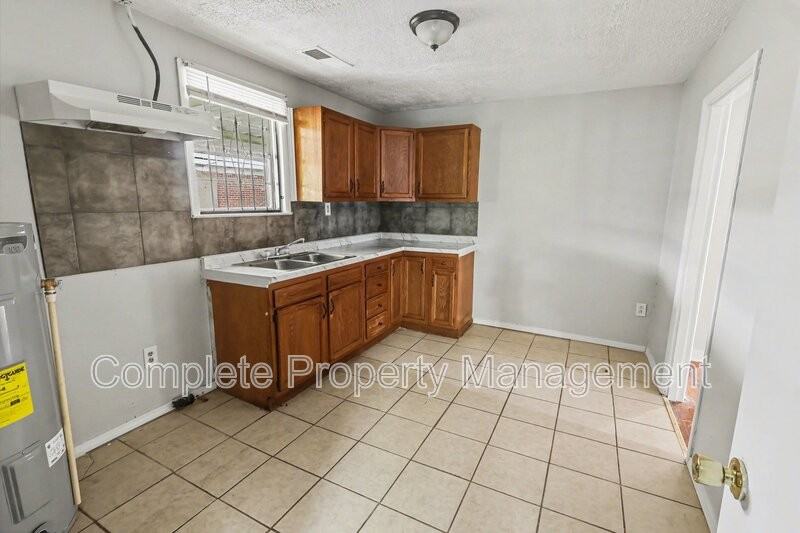 6025 Ivy St - Photo 3 of 18