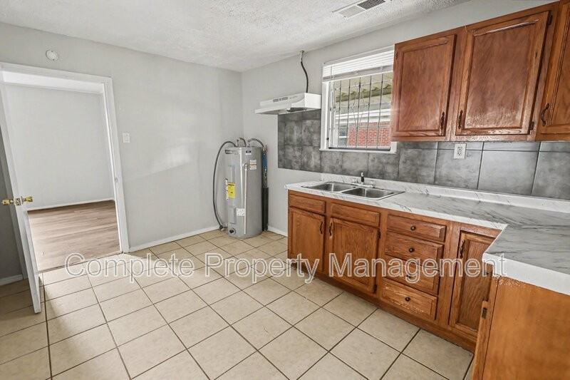 6025 Ivy St - Photo 4 of 18