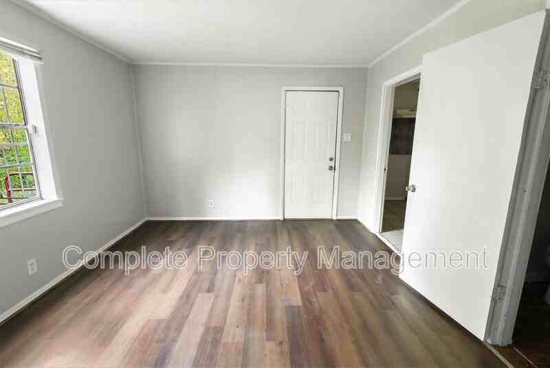 6025 Ivy St - Photo 5 of 18