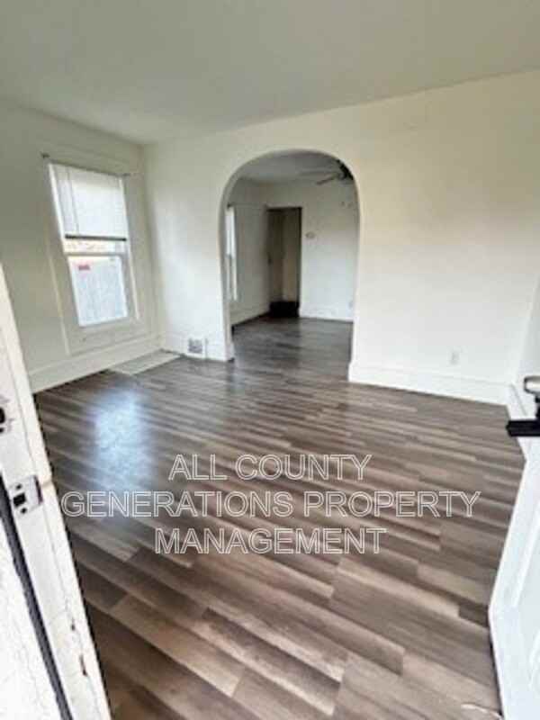 1714 E 30th St - Photo 2 of 5