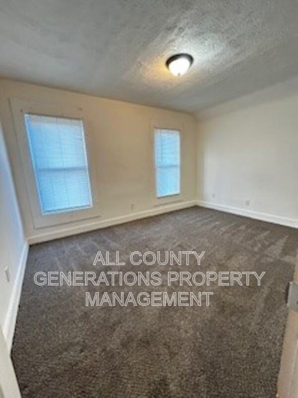 1714 E 30th St - Photo 4 of 5