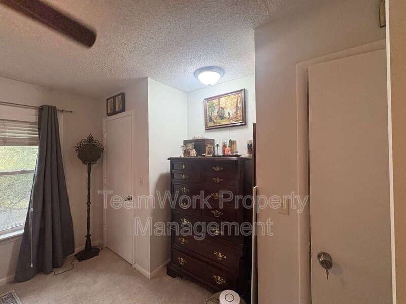1161 Shadow Lake Cir #E - Photo 2 of 8