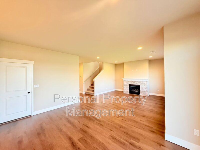 8728 N 1st St - Photo 3 of 32