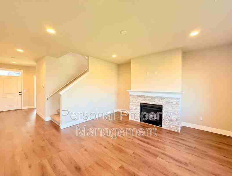 8728 N 1st St - Photo 4 of 32