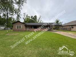 featured image of 3255 Charles St