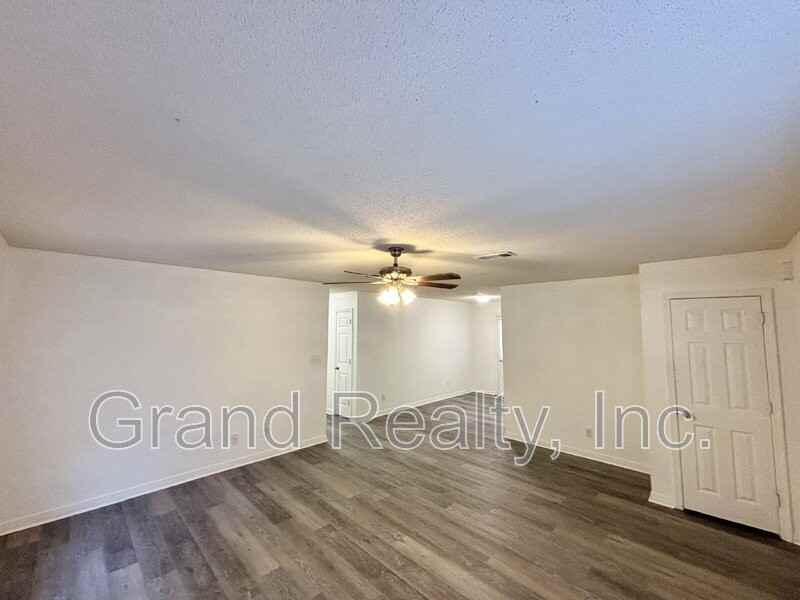 5574 Econfina St - Photo 4 of 18