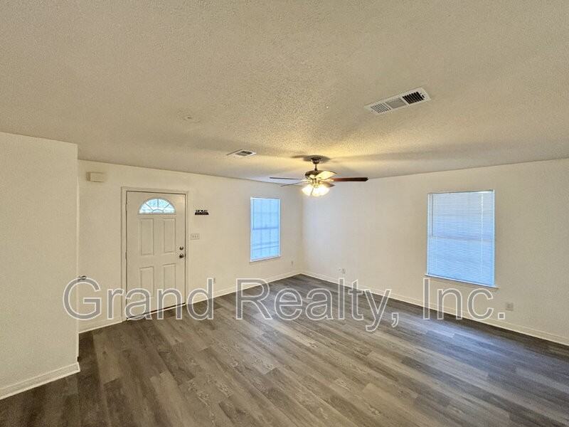 5574 Econfina St - Photo 5 of 18