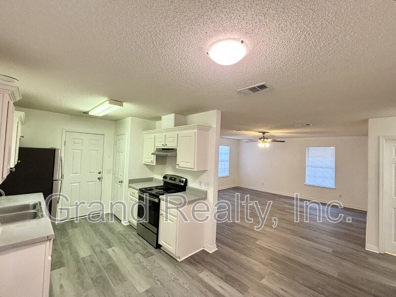 5574 Econfina St - Photo 6 of 18