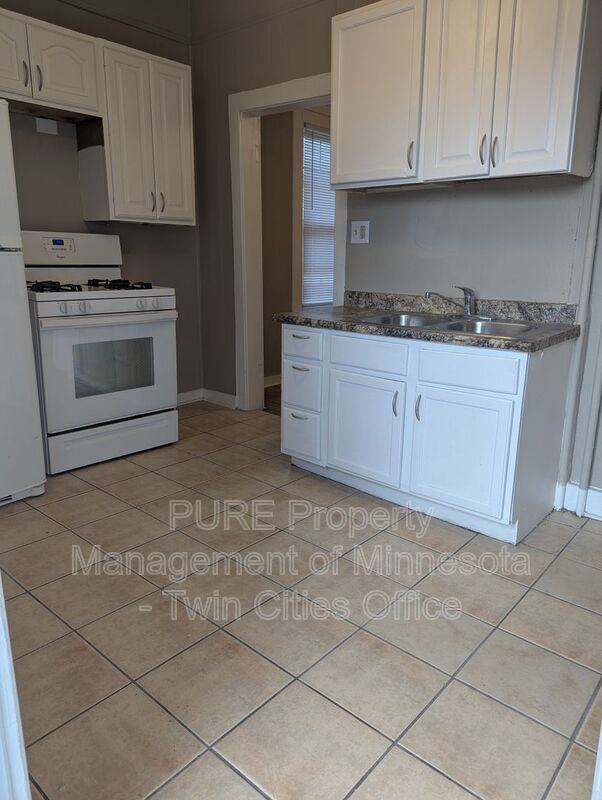 605 Van Buren Ave #2