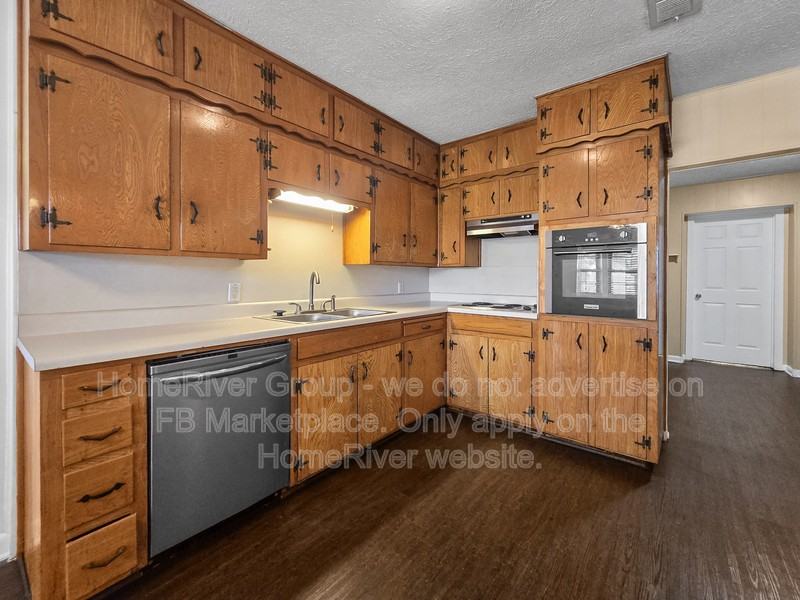 920 Yale St - Photo 3 of 21