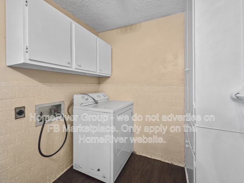 920 Yale St - Photo 7 of 21