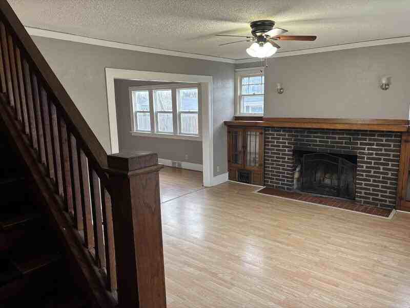 1302 E 12th St - Photo 2 of 15