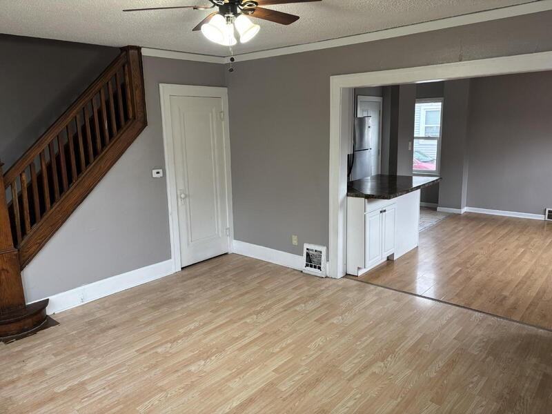 1302 E 12th St - Photo 3 of 15