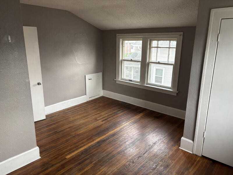 1302 E 12th St - Photo 7 of 15