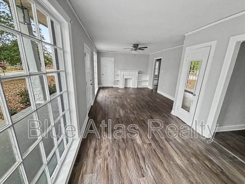 4716 School St - Photo 5 of 24