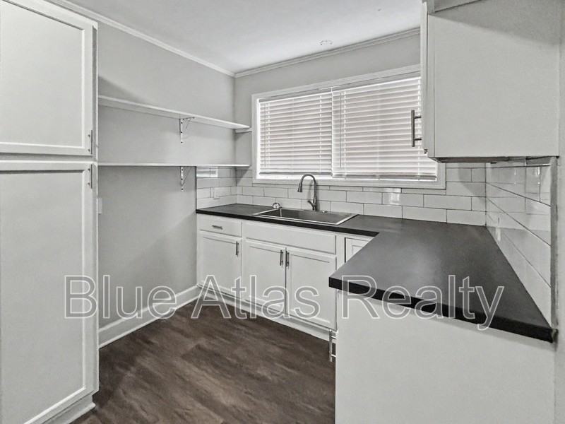 4716 School St - Photo 7 of 24