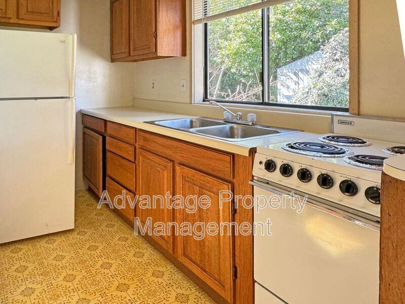 444 Nw 17th St #444-1-2 - Photo 2 of 11