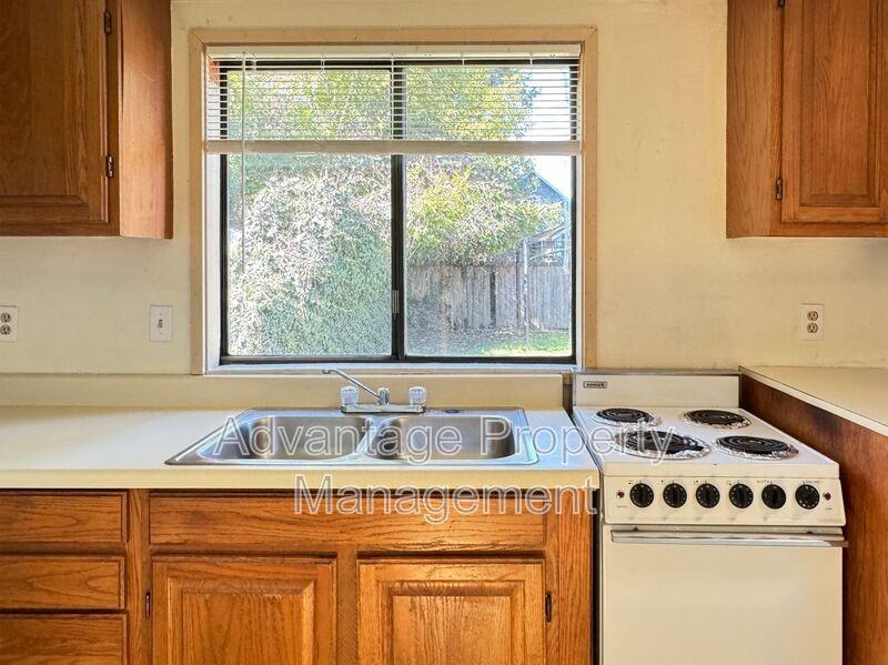 444 Nw 17th St #444-1-2 - Photo 3 of 11