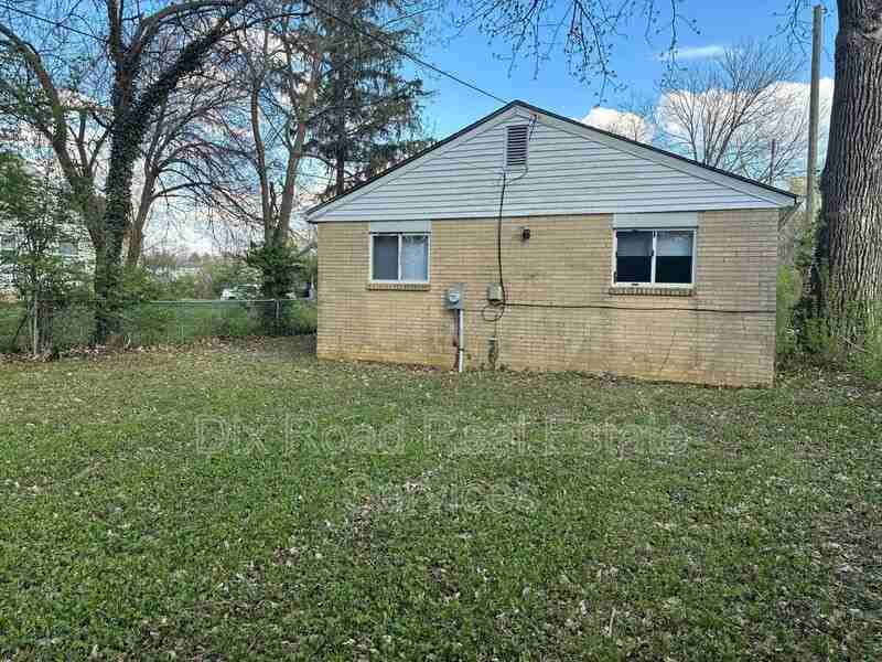 2609 Fairport Ave - Photo 3 of 13