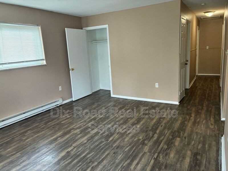 2609 Fairport Ave - Photo 6 of 13