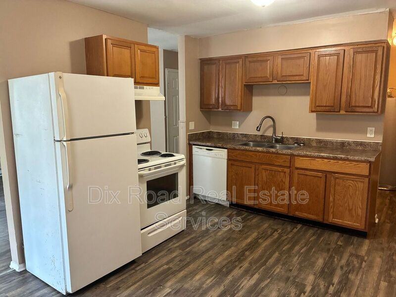 2609 Fairport Ave - Photo 7 of 13