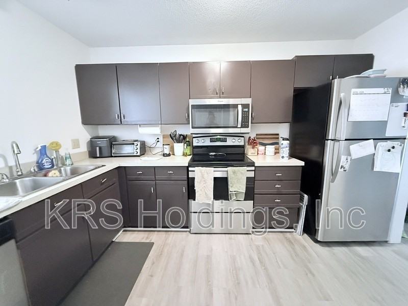 815 Edwards St #B - Photo 4 of 13