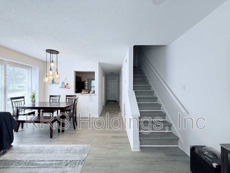 815 Edwards St #B - Photo 7 of 13