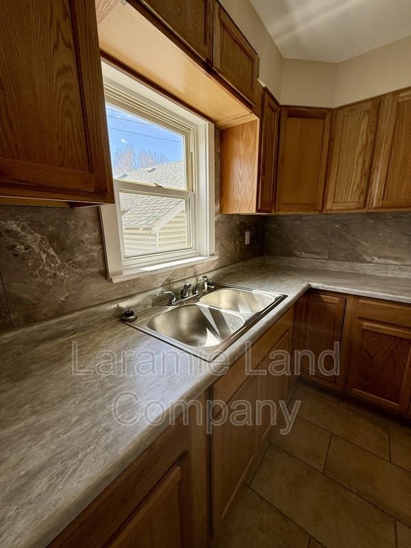 658 N 10th St - Photo 4 of 28