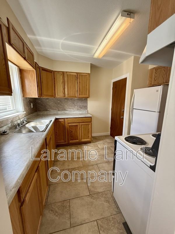 658 N 10th St - Photo 6 of 28