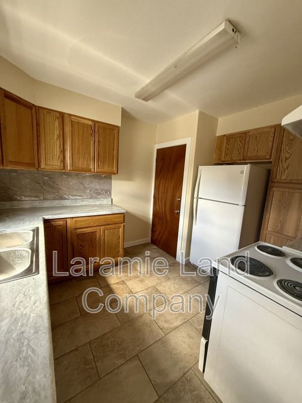 658 N 10th St - Photo 7 of 28