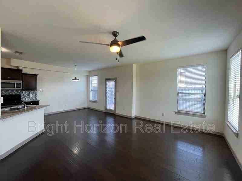 3617 Valley Vista Dr #405 - Photo 3 of 33