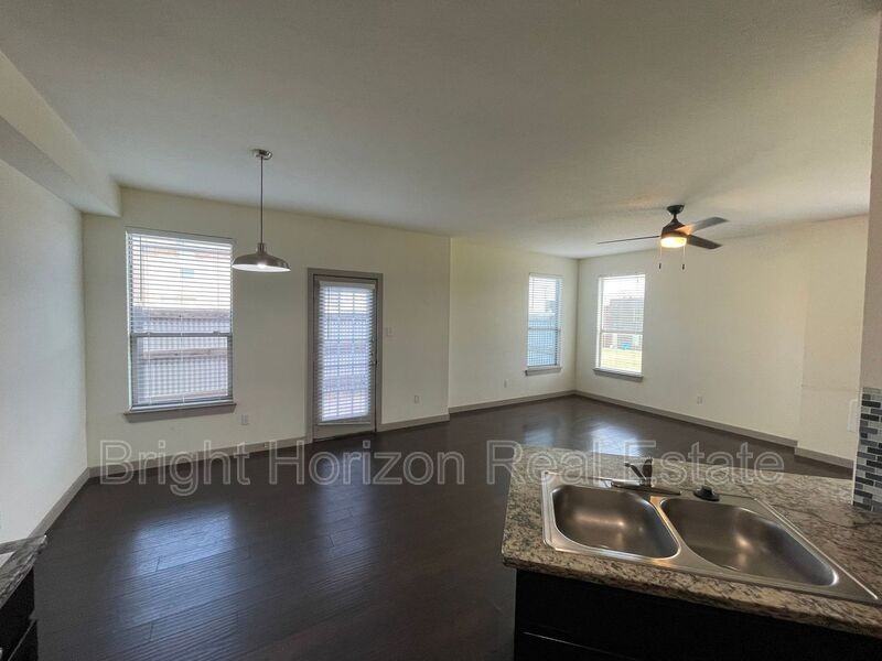 3617 Valley Vista Dr #405 - Photo 7 of 33