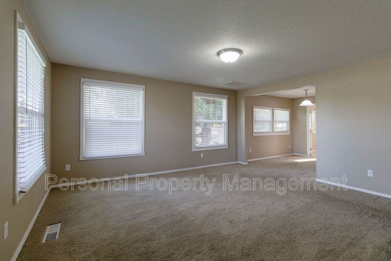 5105 Ne 78th St - Photo 2 of 15