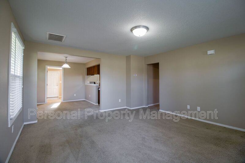 5105 Ne 78th St - Photo 3 of 15