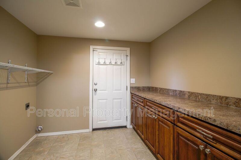 5105 Ne 78th St - Photo 7 of 15