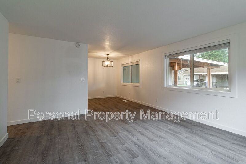 4325 E 17th St #5 - Photo 2 of 11