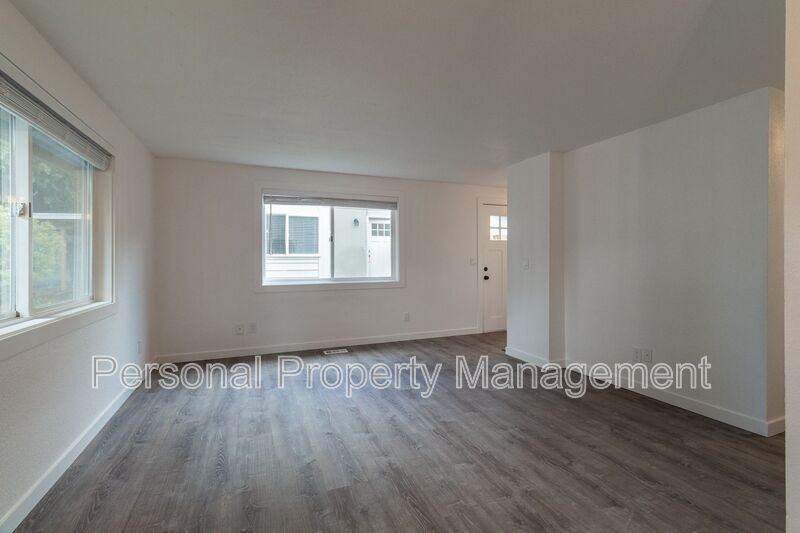 4325 E 17th St #5 - Photo 3 of 11