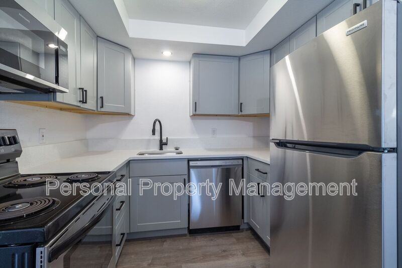 4325 E 17th St #5 - Photo 4 of 11