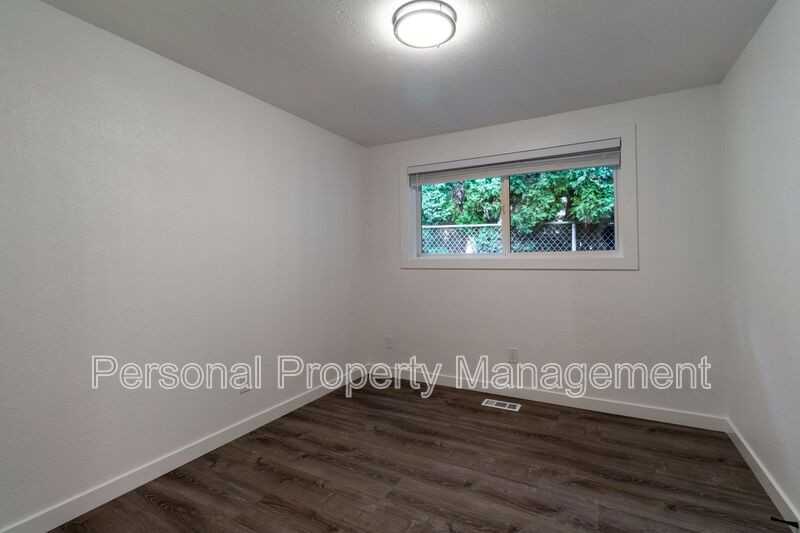 4325 E 17th St #5 - Photo 6 of 11