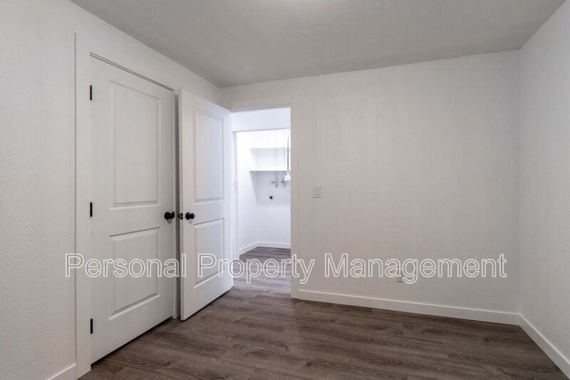 4325 E 17th St #5 - Photo 7 of 11