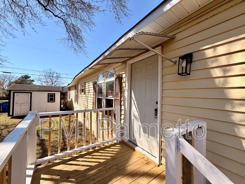 3911 Persimmon St - Photo 3 of 20