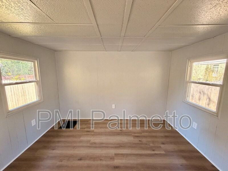 3911 Persimmon St - Photo 6 of 20