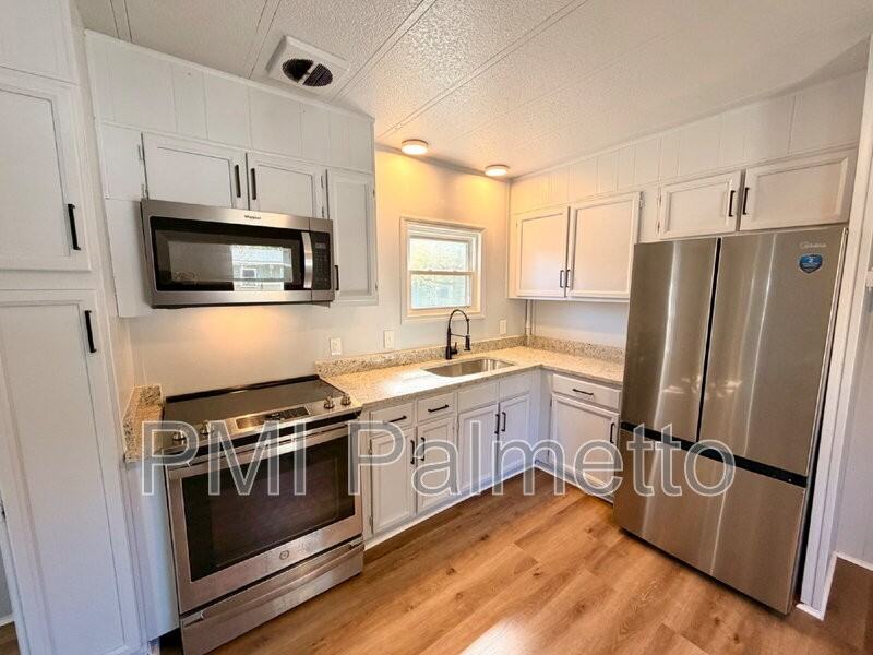 3911 Persimmon St - Photo 7 of 20