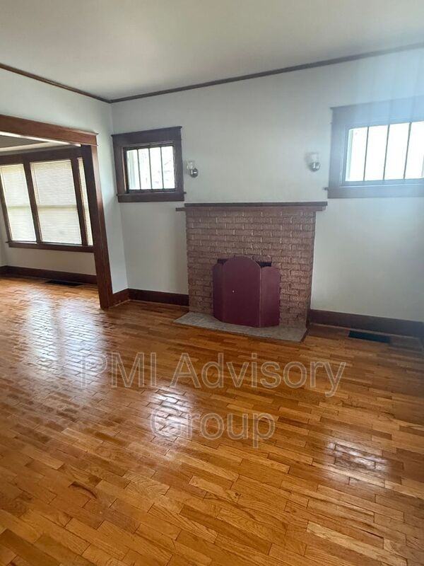 1717 Sw 15th St - Photo 3 of 10