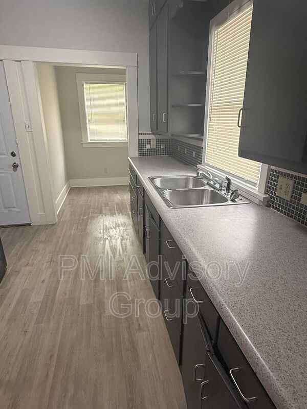 1717 Sw 15th St - Photo 7 of 10