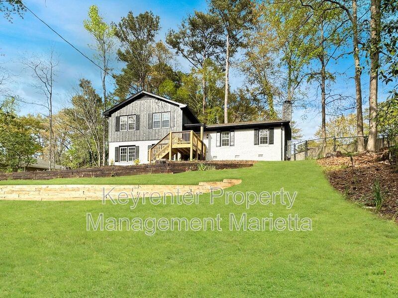 651 Inglis Dr Se - Photo 2 of 48