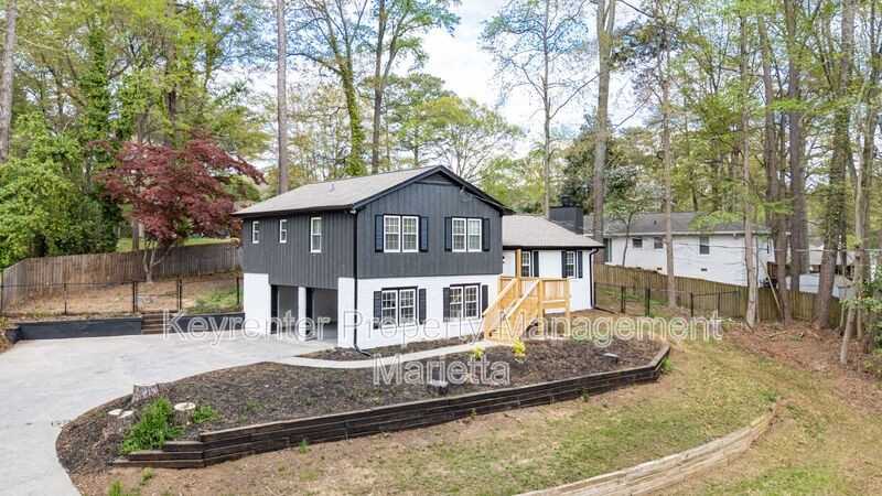 651 Inglis Dr Se - Photo 7 of 48