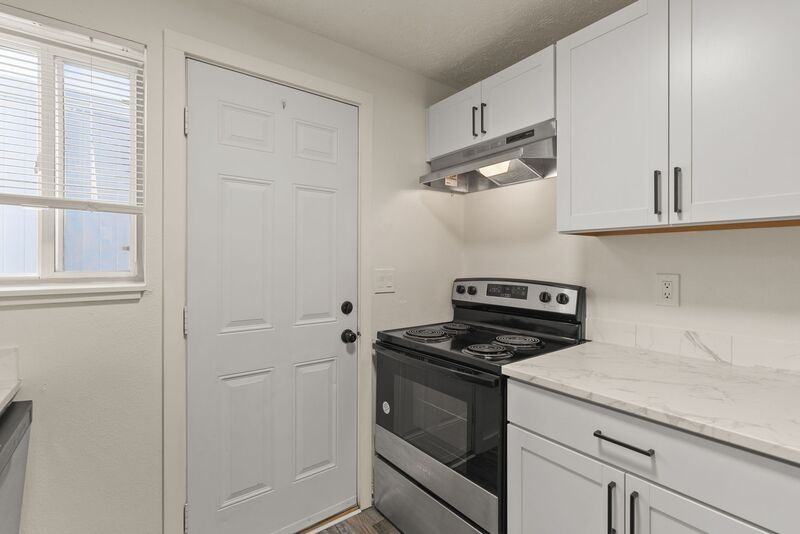 2914 N Hogan St - Photo 6 of 12