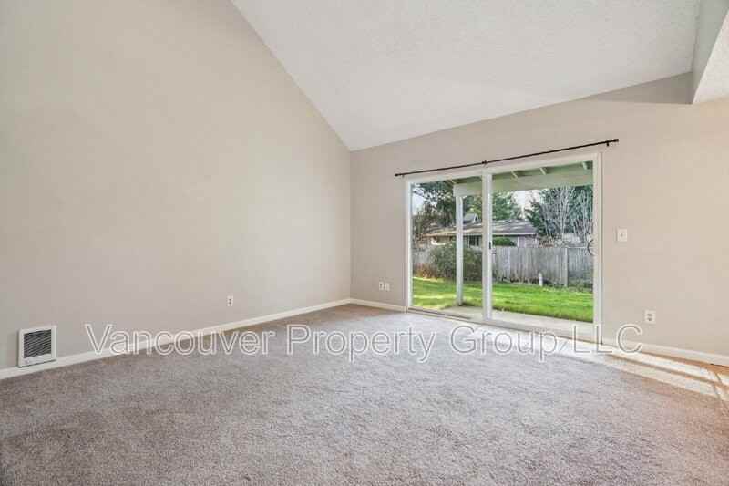 810 Ne Pinebrook Ave - Photo 3 of 23