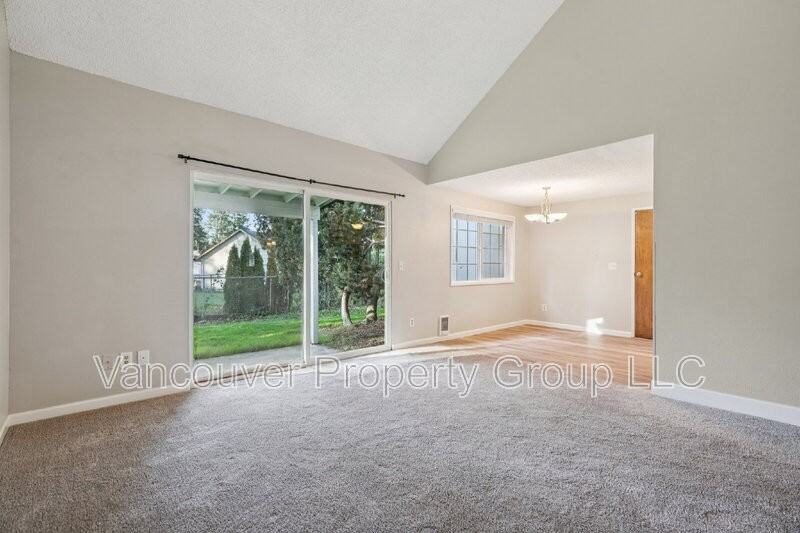 810 Ne Pinebrook Ave - Photo 4 of 23